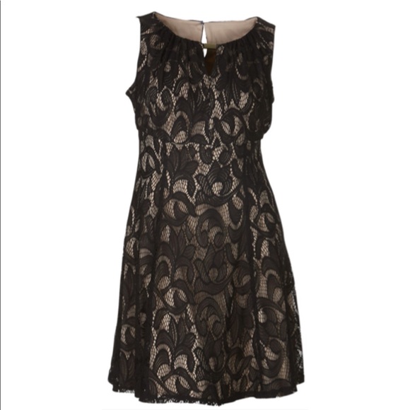 London’s Times Lace Dress - Picture 2 of 8